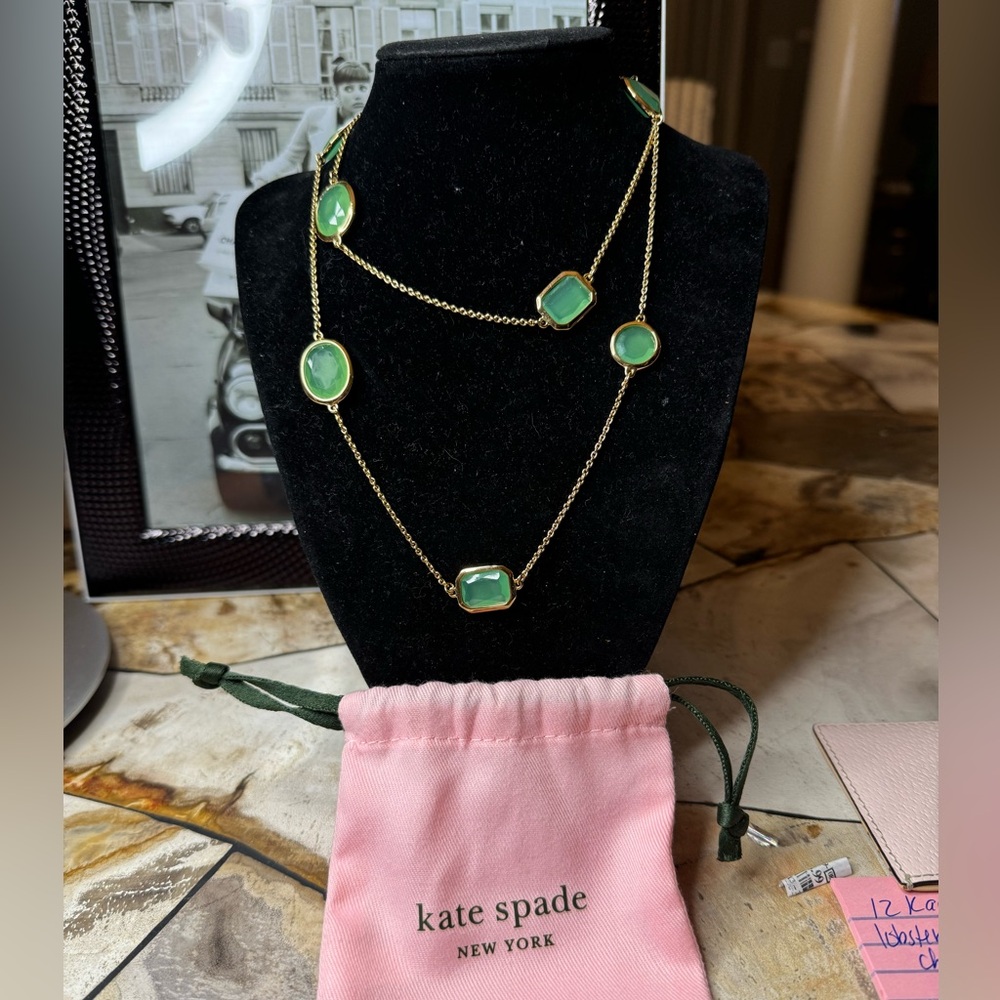 Kate Spade  Vegas Jewels, Long Scatter Necklace EUC Beautiful Light Green Stone